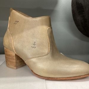 New Esquivel boots